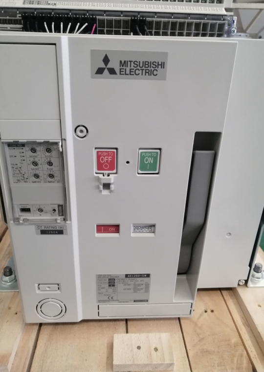 ACB MITSUBISHI 4P 1250A 65kA loại cố định ( AE1250-SW )