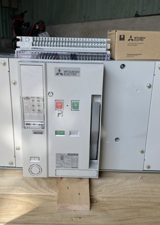 ACB MITSUBISHI 3P 6300A 130kA loại cố định ( AE6300-SW )