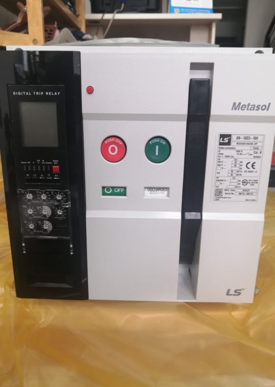 ACB LS 3P 1600A 65kA loại cố định có kèm phụ kiện ( AN-16D3-16H AH6 )