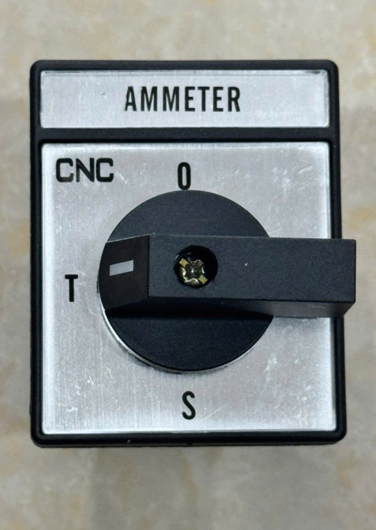 Chuyển mạch Ampe CNC 04 vị trí, size: 48x60 ( LW28-20 )