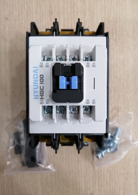 CONTACTOR HYUNDAI 3P 100A ( HGC100 )