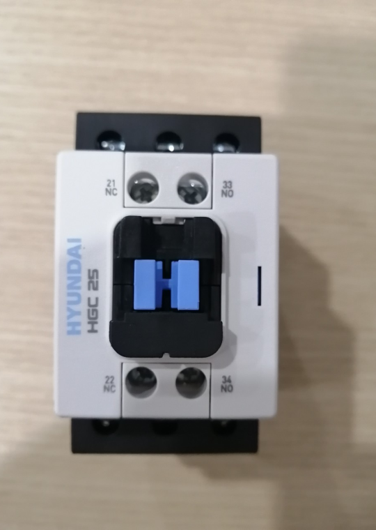 CONTACTOR HYUNDAI 3P 25A ( HGC25 )