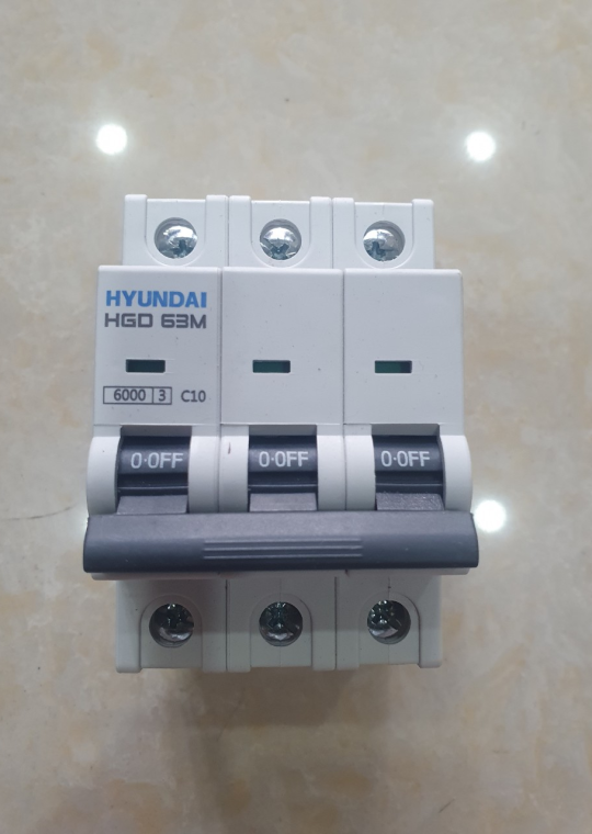 MCB HYUNDAI 3P 10A 6kA ( HGD63M )