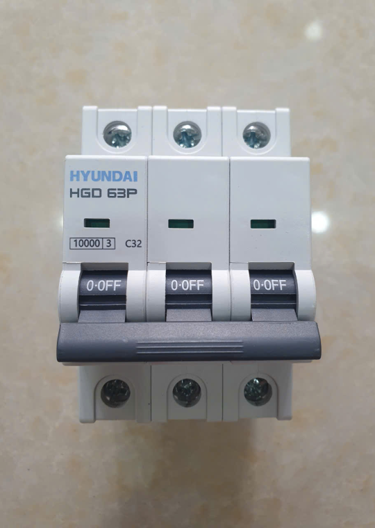 MCB HYUNDAI 3P 32A 10kA ( HGD63P )