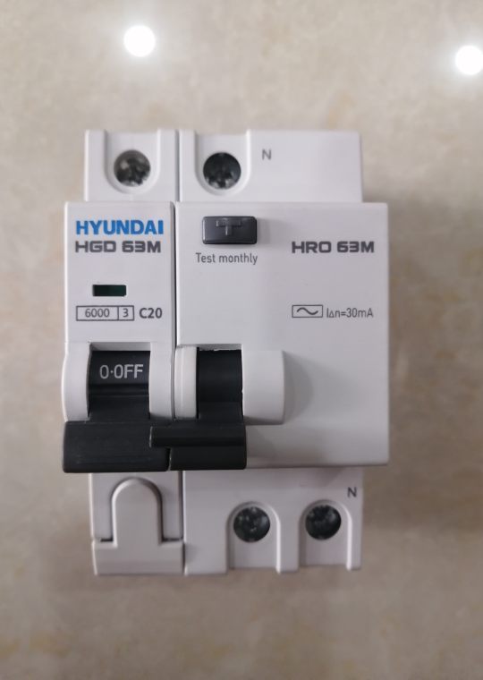 RCBO HYUNDAI 1P+N 20A 30mA 6kA ( HRO63M )