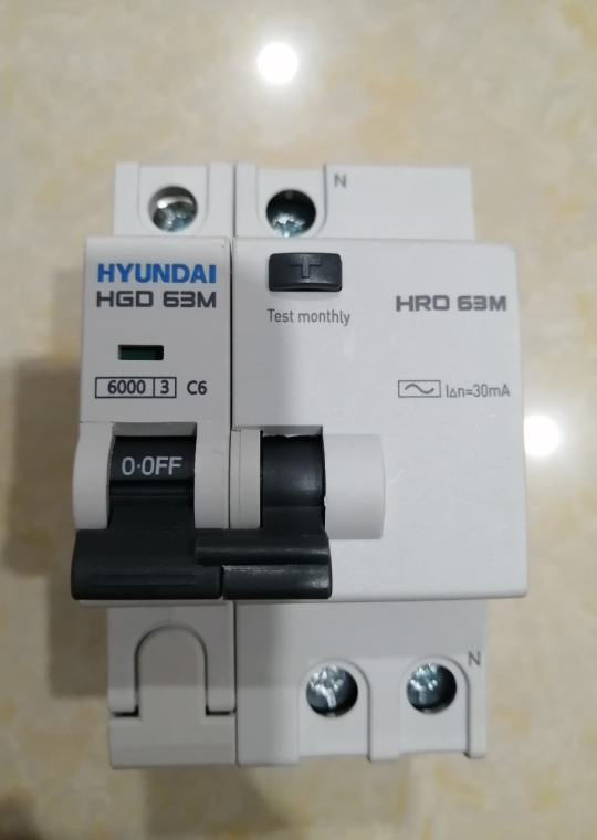 RCBO HYUNDAI 1P+N 6A 30mA 6kA ( HRO63M )