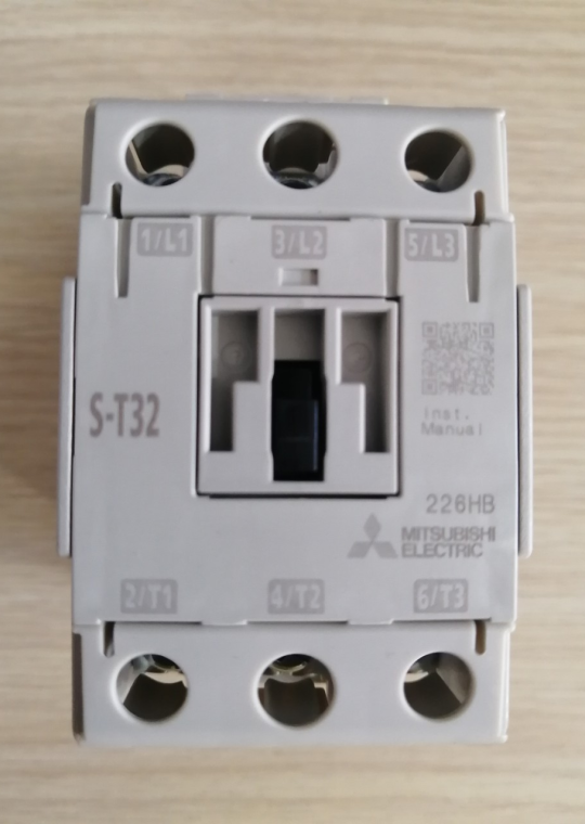 CONTACTOR MITSUBISHI 3P 32A ( S-T32 )