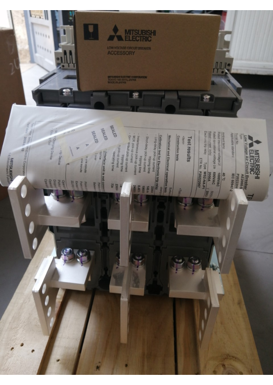 ACB MITSUBISHI 3P 2000A 65kA loại cố định ( AE2000-SWA )