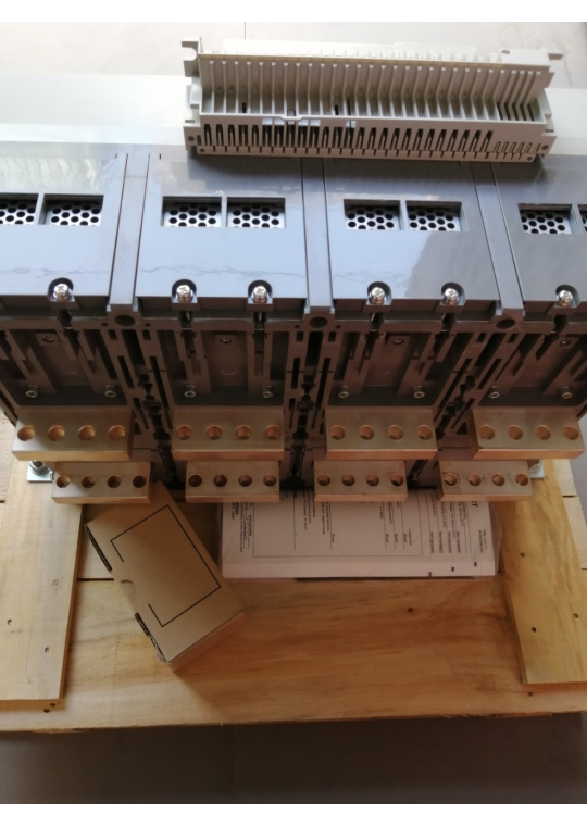 ACB MITSUBISHI 4P 3200A 85kA/100kA loại cố định ( AE3200-SW ) 