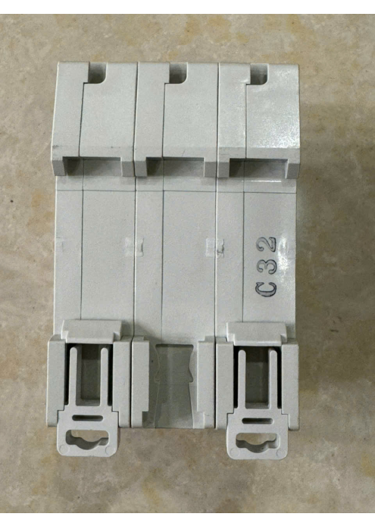 MCB MITSUBISHI 3P 32A 6kA ( BH-D6 )