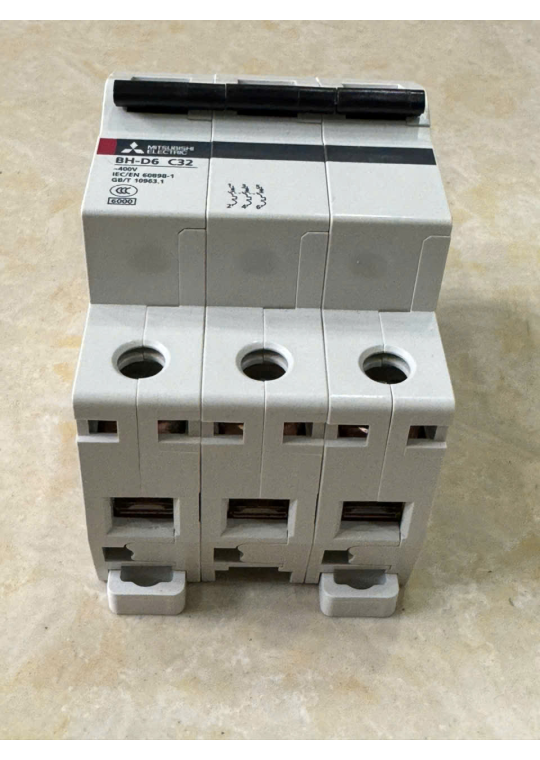MCB MITSUBISHI 3P 32A 6kA ( BH-D6 )