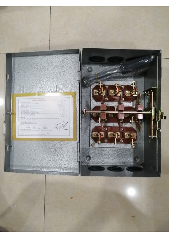 Cầu dao hộp VINAKIP 3 pha 3 cực 100A 660V - Đảo Chiều ( CDH3P2N 100A )