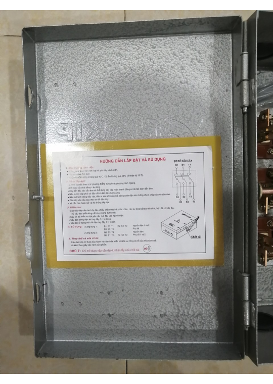 Cầu dao hộp VINAKIP 3 pha 3 cực 100A 660V - Đảo Chiều ( CDH3P2N 100A )