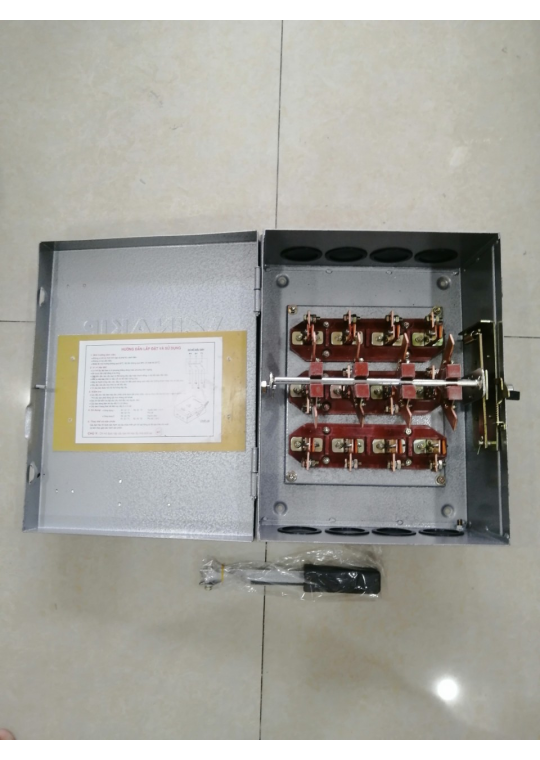 Cầu dao hộp VINAKIP 3 pha 4 cực 200A 660V - Đảo Chiều ( CDH3P4C2N 200A )