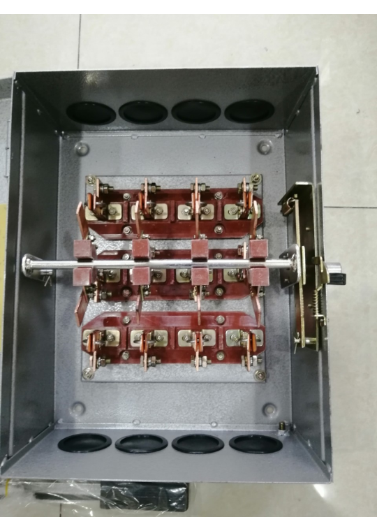 Cầu dao hộp VINAKIP 3 pha 4 cực 200A 660V - Đảo Chiều ( CDH3P4C2N 200A )