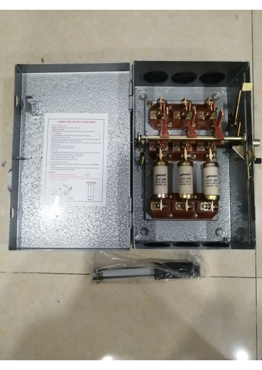 Cầu dao hộp VINAKIP 3 pha 3 cực 200A 660V - Đóng Cắt Nhanh ( CDH3P 200A )