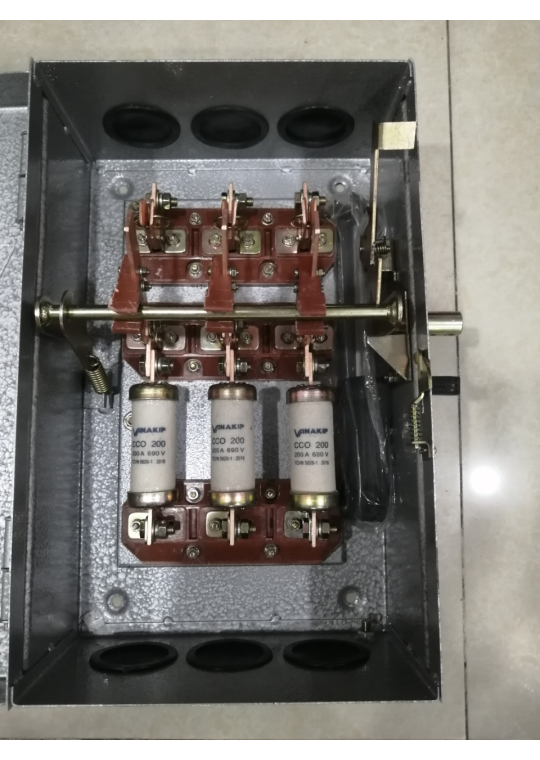 Cầu dao hộp VINAKIP 3 pha 3 cực 200A 660V - Đóng Cắt Nhanh ( CDH3P 200A )