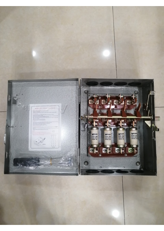 Cầu dao hộp VINAKIP 3 pha 4 cực 150A 660V - Đóng Cắt Nhanh ( CDH3P4C 150A )