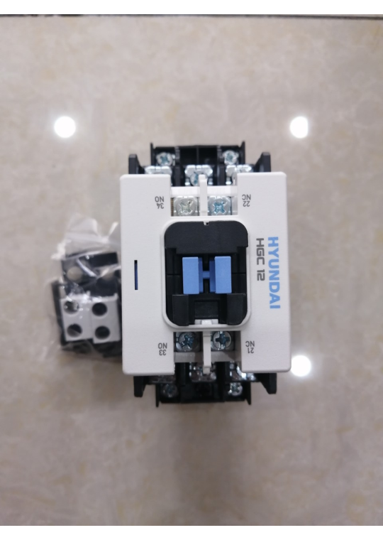 CONTACTOR HYUNDAI 3P 12A ( HGC12 )