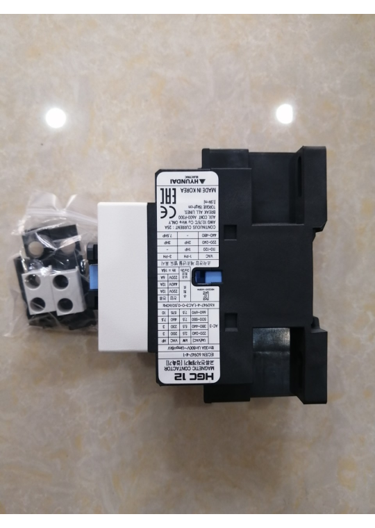 CONTACTOR HYUNDAI 3P 12A ( HGC12 )