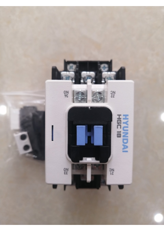 CONTACTOR HYUNDAI 3P 18A ( HGC18 )