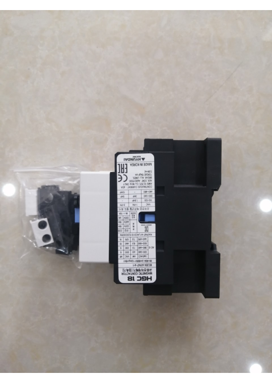 CONTACTOR HYUNDAI 3P 18A ( HGC18 )