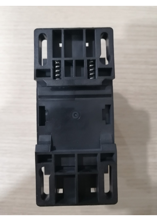 CONTACTOR HYUNDAI 3P 25A ( HGC25 )