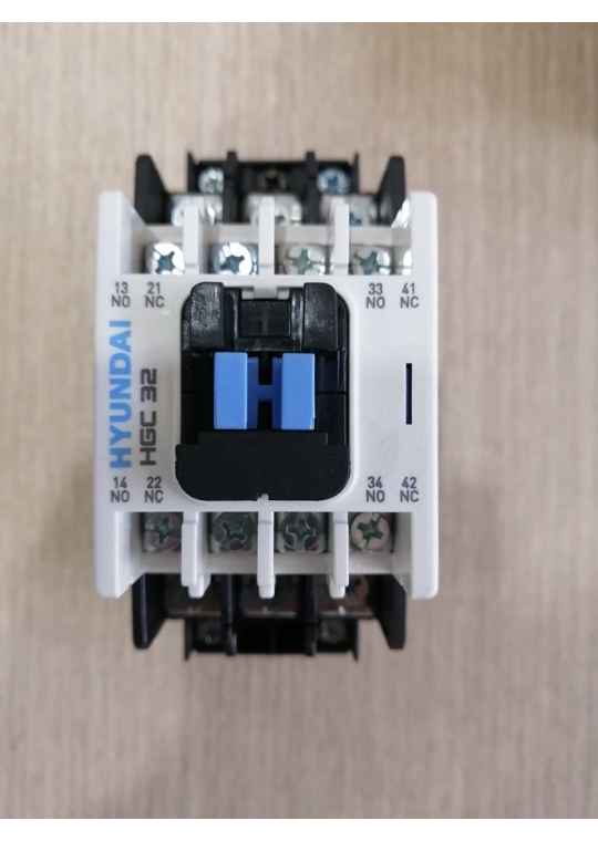 CONTACTOR HYUNDAI 3P 32A ( HGC32 )