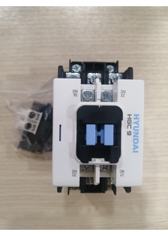 CONTACTOR HYUNDAI 3P 9A ( HGC9 )