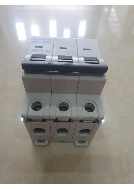 MCB HYUNDAI 3P 10A 6kA ( HGD63M )