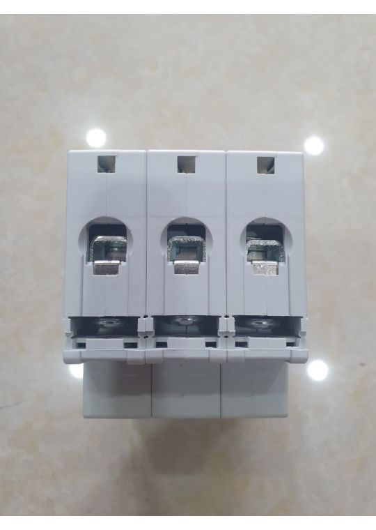 MCB HYUNDAI 3P 10A 6kA ( HGD63M )