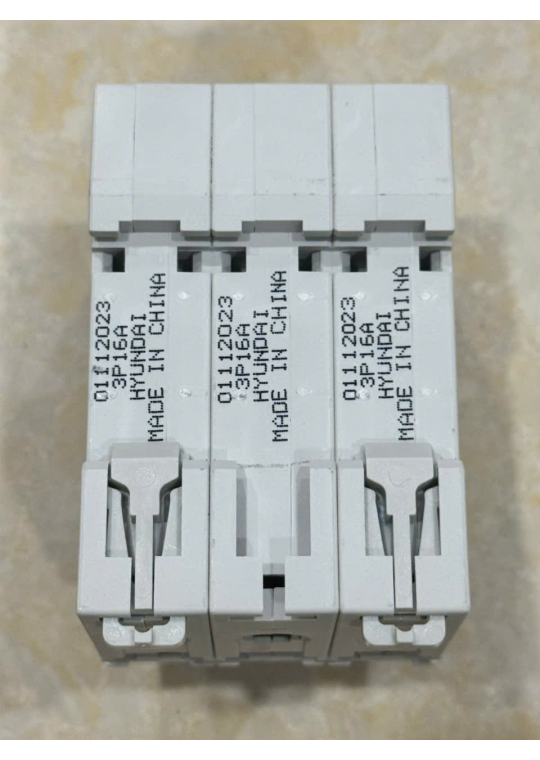 MCB HYUNDAI 3P 16A 6kA ( HGD63M )