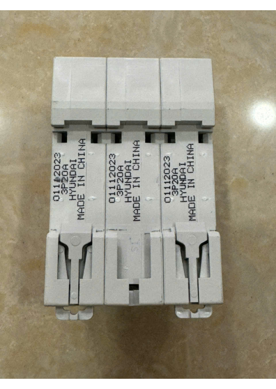 MCB HYUNDAI 3P 20A 6kA ( HGD63M )