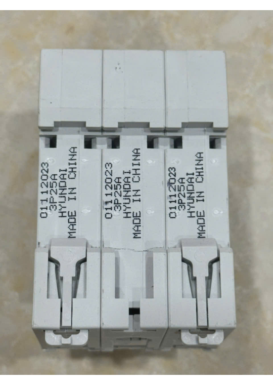 MCB HYUNDAI 3P 25A 6kA ( HGD63M )
