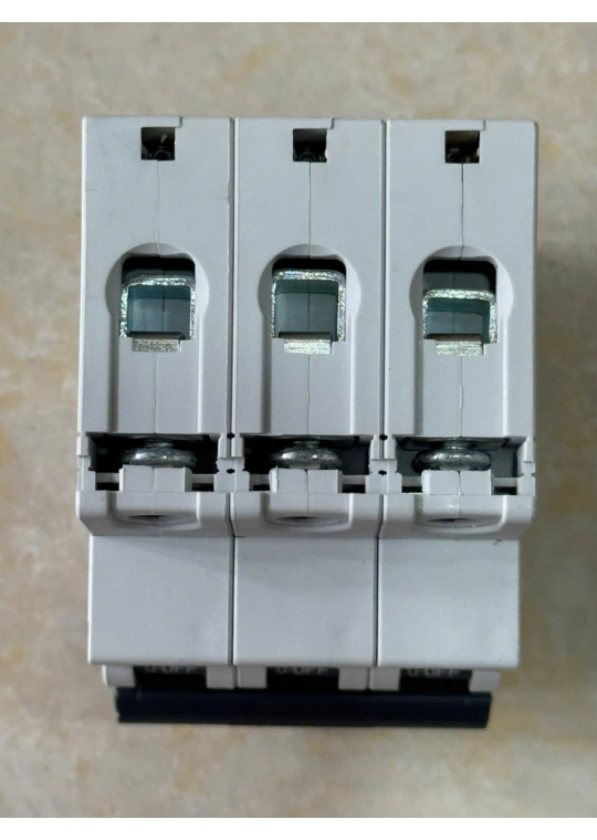 MCB HYUNDAI 3P 20A 10kA ( HGD63P )