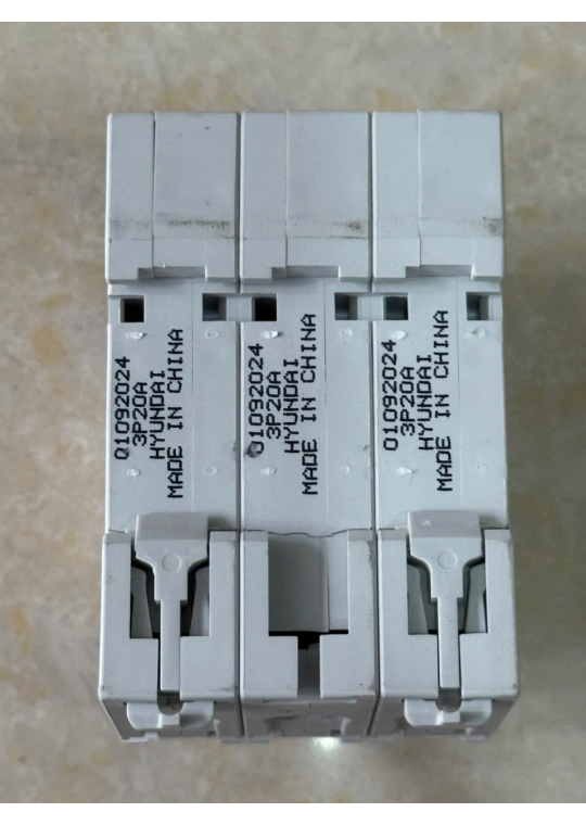 MCB HYUNDAI 3P 20A 10kA ( HGD63P )