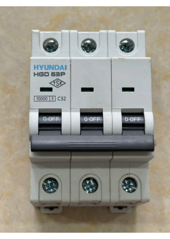 MCB HYUNDAI 3P 32A 10kA ( HGD63P )