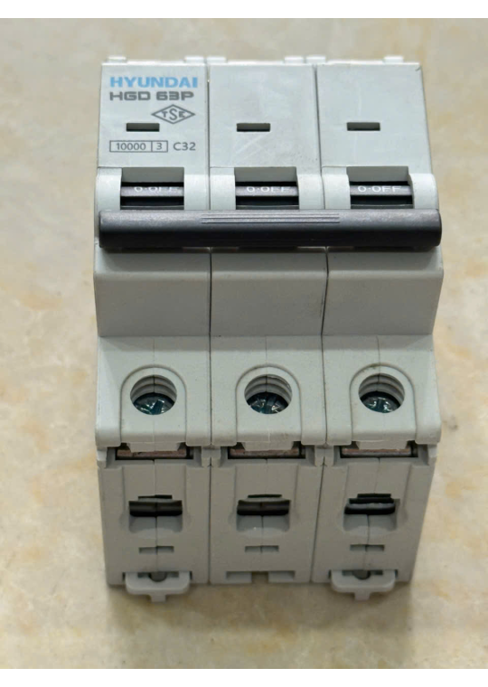 MCB HYUNDAI 3P 32A 10kA ( HGD63P )