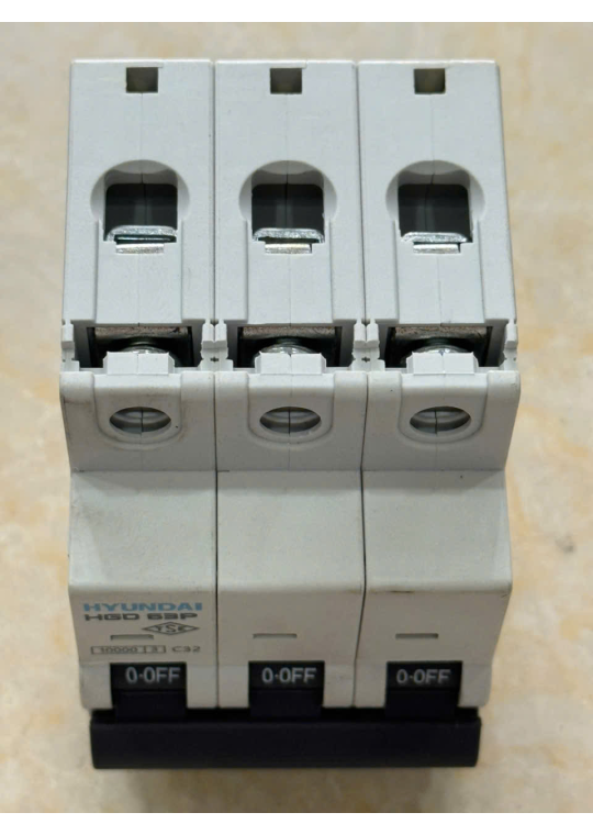 MCB HYUNDAI 3P 32A 10kA ( HGD63P )