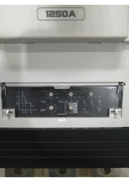 MCCB HYUNDAI 3P 1250A 70kA chỉnh dòng điện tử 0.4~1.0*In ( HGM1250S )