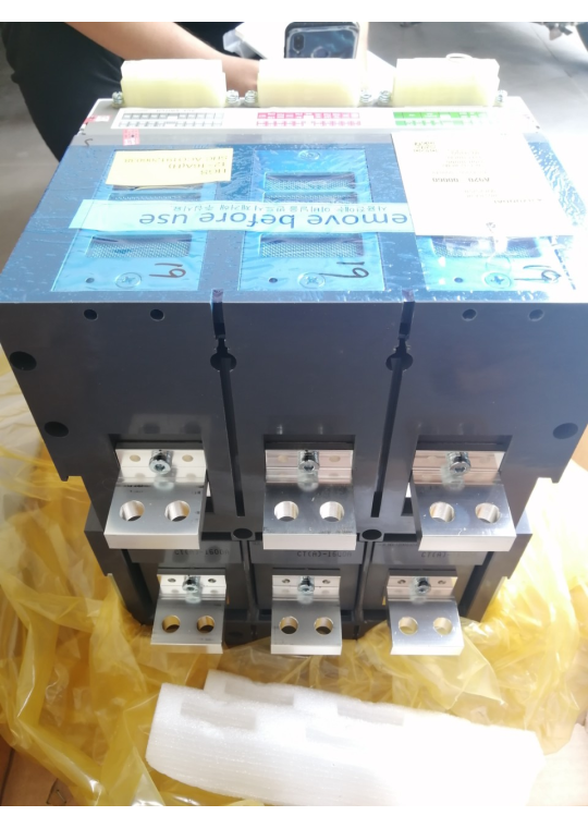 ACB HYUNDAI 3P 1600A 65kA loại cố định ( HGS16A3HM0C0S051L )