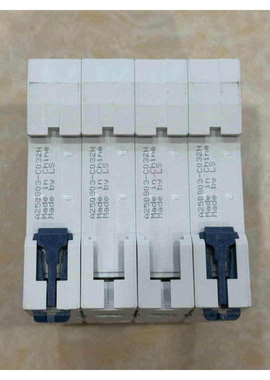 MCB LS 4P 32A 6kA ( LA63N )