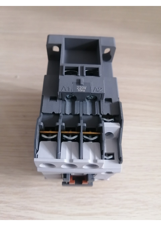 CONTACTOR LS 3P 12A ( MC-12b )