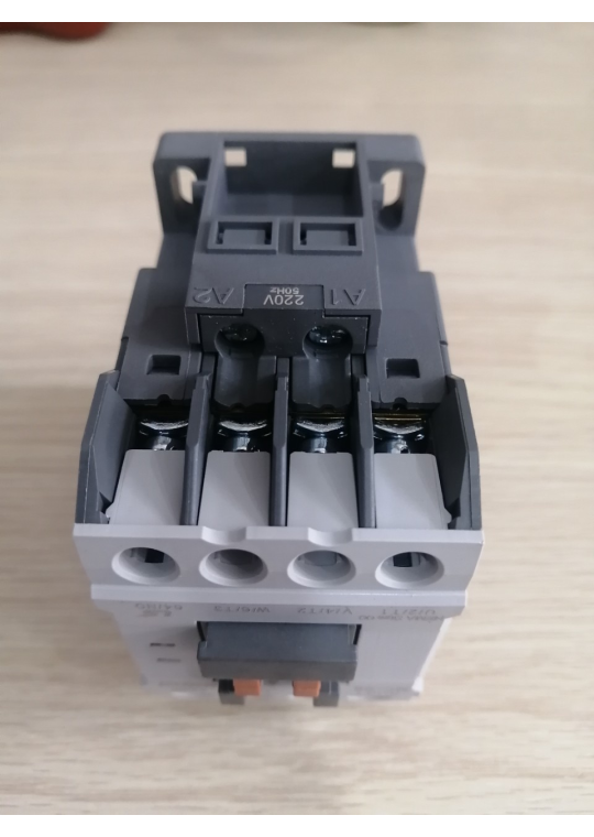 CONTACTOR LS 3P 6A ( MC-6a )