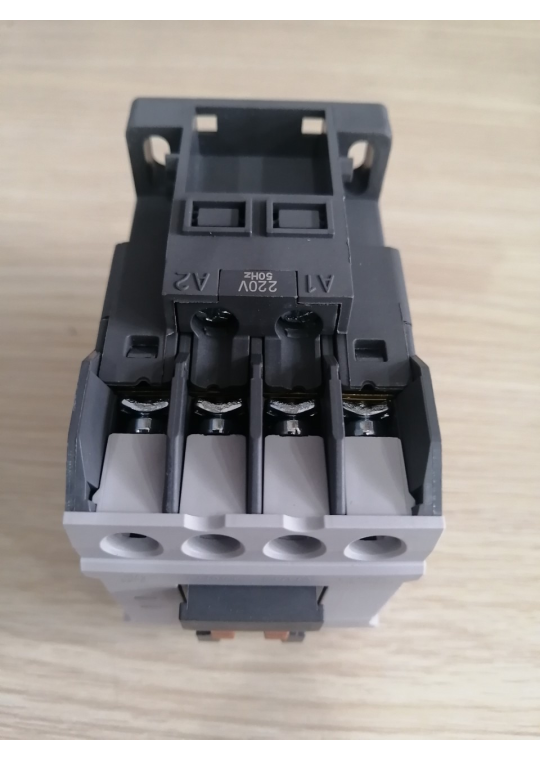 CONTACTOR LS 3P 9A ( MC-9a )