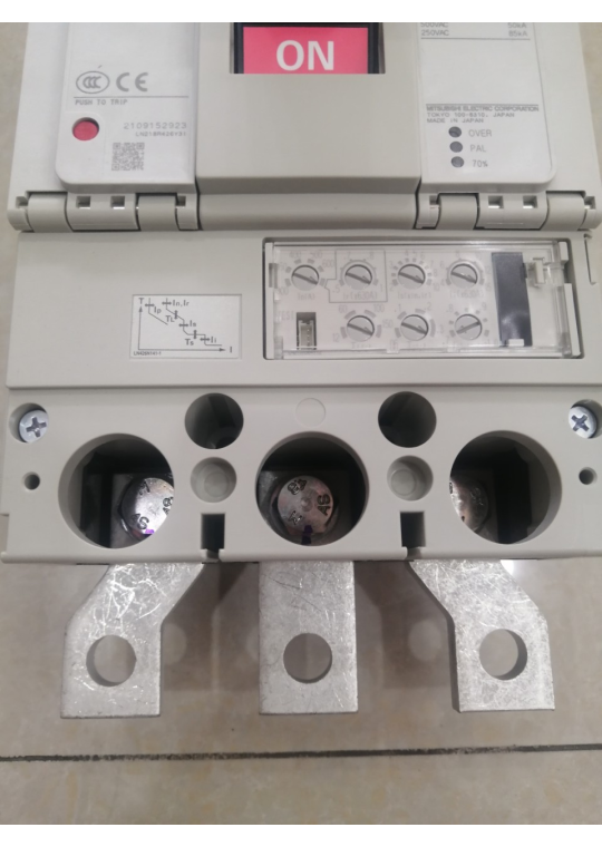 MCCB MITSUBISHI 3P 630A 50kA chỉnh dòng 0.5-1.0xIn ( NF630-SEW )