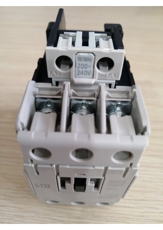 CONTACTOR MITSUBISHI 3P 32A ( S-T32 )
