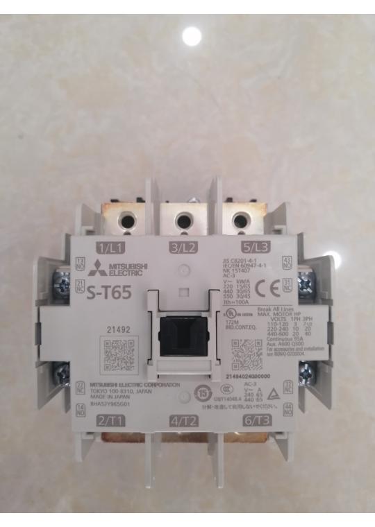 CONTACTOR MITSUBISHI 3P 65A ( S-T65 )