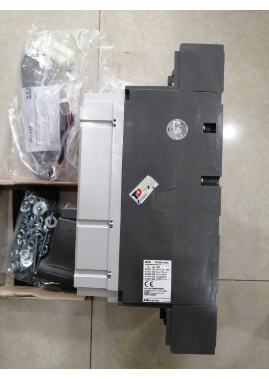 MCCB LS 3P 1600A 70kA chỉnh dòng điện tử 7 bước từ 0.4~1.0 x In ( TS1600H )