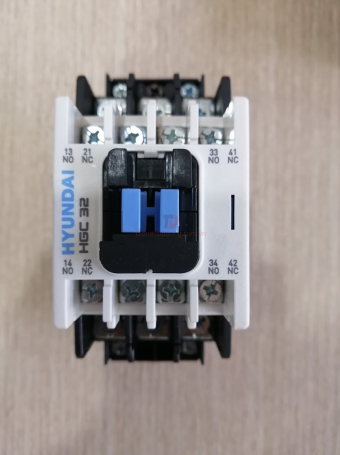 CONTACTOR HYUNDAI 3P 32A ( HGC32 )